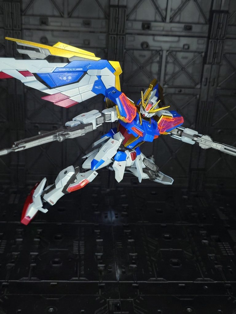 ミキシングの相手はヒゲダルマが初期に製作したＲＧウイングガンダムＥW。パーツ分割とリアリスティックデカールによる完成度を体験したくて無塗装スミ入れでフィニッシュしていた機体です。ずっと全塗装で作り直してあげたいと思っていたんですが今回ついに念願叶いました😄塗装はフェイズシフト的な感じにバックパックカラーに寄せて本体色が変化する想定。ウイングガンダムのカラーを参考にしたのでいい感じにまとまった気がします。