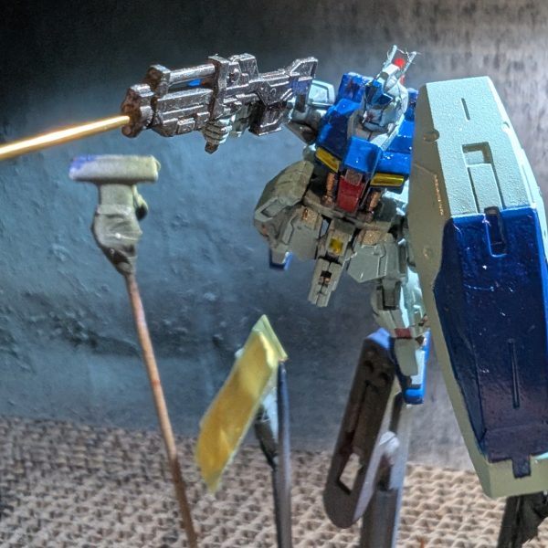 基本塗装終了。今回は墨入れの予定。リガズィが上からビーム射撃、待ち受けるギラドーガというジオラマの予定。結構うまく塗れたように思う（4枚目）