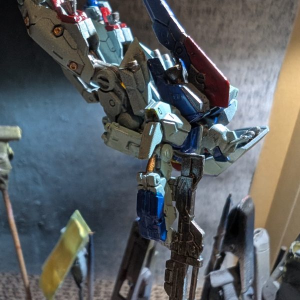 基本塗装終了。今回は墨入れの予定。リガズィが上からビーム射撃、待ち受けるギラドーガというジオラマの予定。結構うまく塗れたように思う（6枚目）