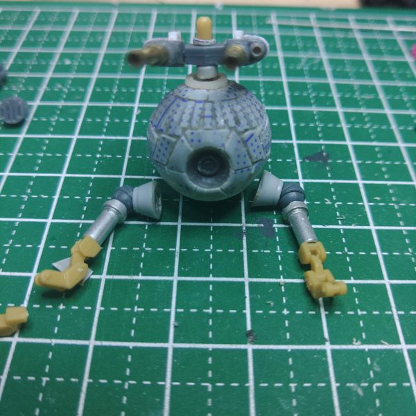 アーティファクトクラスのボールです。ただ、普通のボールじゃ面白味に欠けるのでマークIIとしました。どこがマークIIなのか・・・作成するにあたり、ボールの設定を確認したところ､直径で8mを越えるんですよ・・デカくないか⁉️😳なので、基本性能そのままにダウンサイジングと言う設定でマークIIとしました。(性能そのままでも、質量が軽減されれば慣性力も抑えられる・・はず)性能そのままなので、光学エネルギー兵器は搭載せずに物理弾速射砲を搭載。その他に着艦用のランディングギア装備を予定してます。&nbsp;（2枚目）