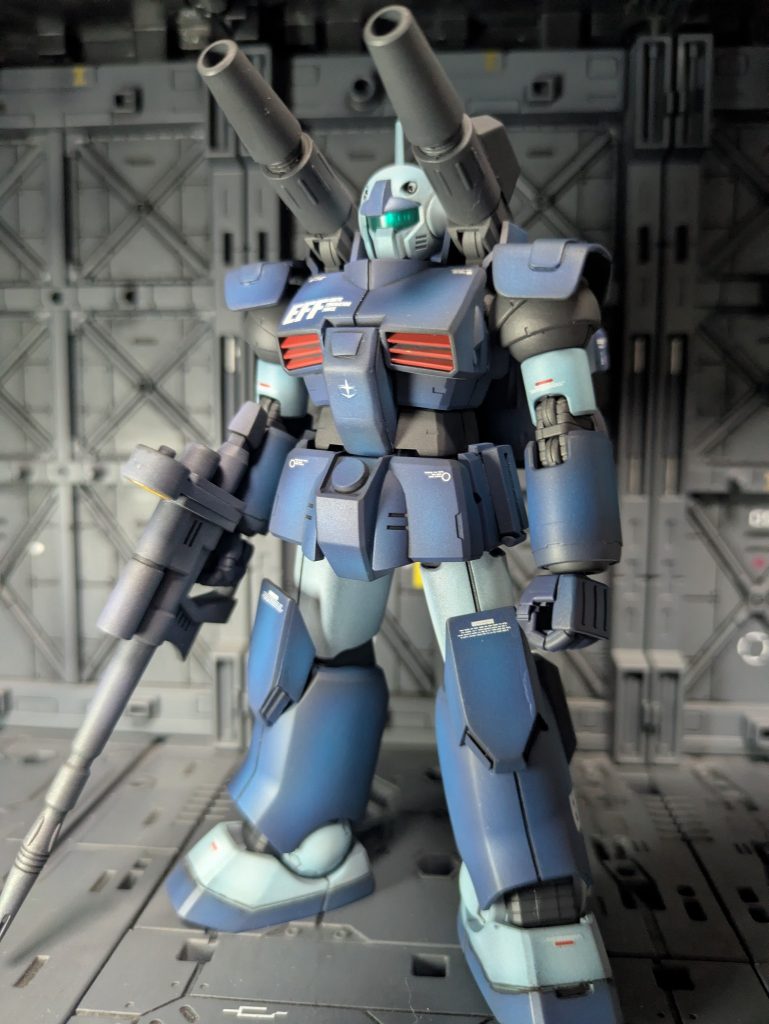 HGUCガンキャノンリヴァイブからの改造なのでかなりスマートな体形です。カラーリングはジャブロー防衛機です。