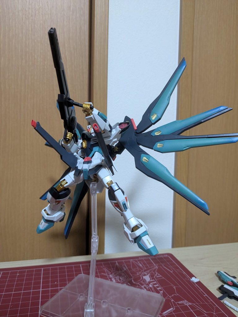 のってた写真で一番好きなポージングです！でも塗装が剥げそうで怖かったです。(zaku-kao4)