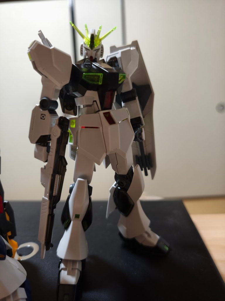 １番くじ版。この３つを並べるために組み上げました。クリアパーツの色味がどうかな～と思っていましたが、出来上がってみるとかなり良い感じ。ガンプラ１番くじがまた出てくれることを待っています。