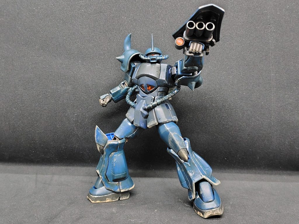 アクションです( ˙꒳​˙&nbsp; )可動範囲が広くしっかり決まります( ˙꒳​˙&nbsp; )3連ガトリング砲はHGUC グフカスタムから流用しています( ˙꒳​˙&nbsp; )