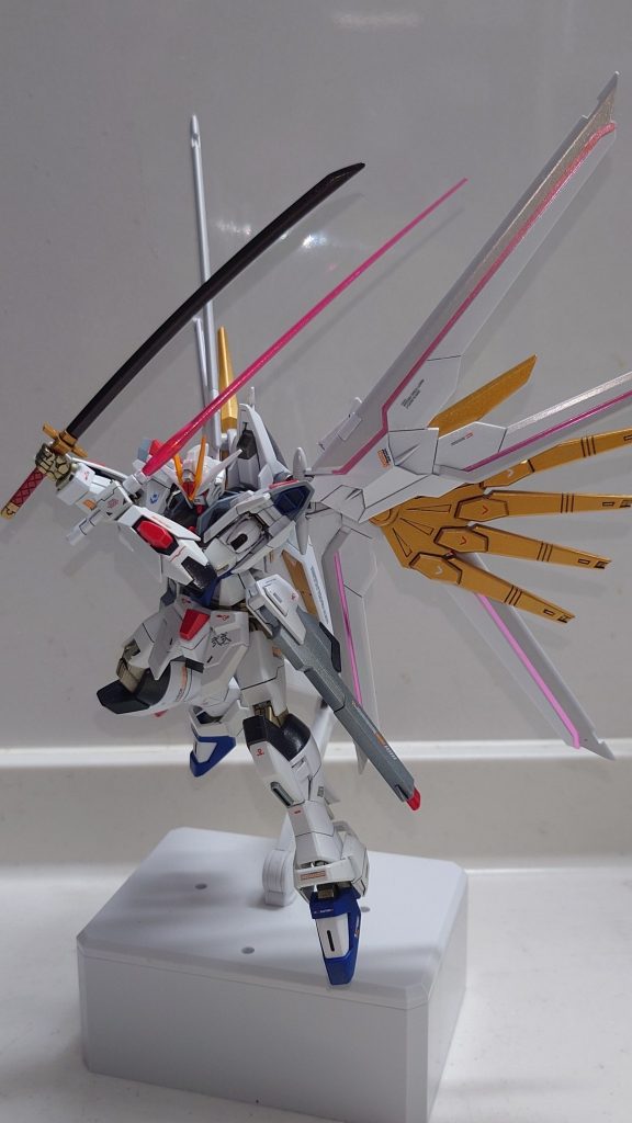 かっこよく撮れたと思います(gundam-kao6)
