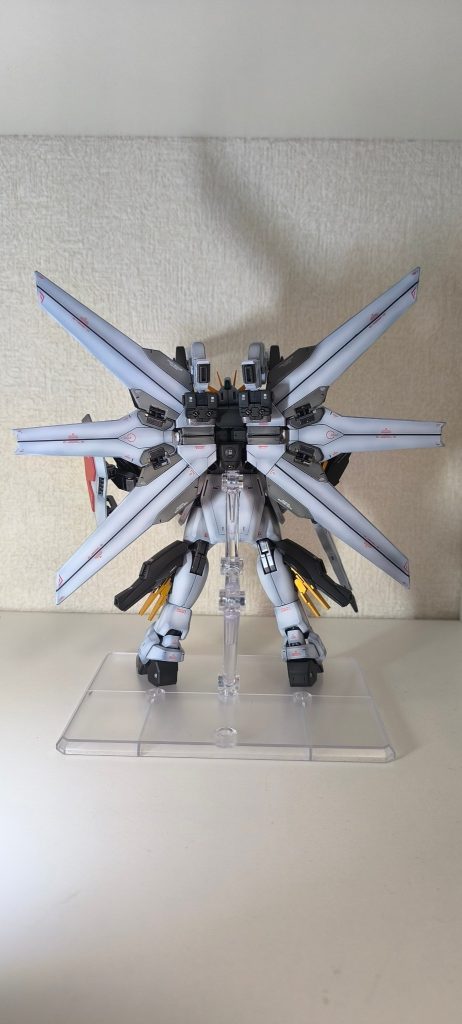 リフレクターを中央に寄せたおかげで、後ろから見るときれいな放射状になりました。