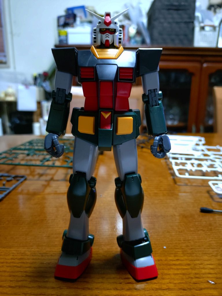 スミ入れのみですが良い感じです。この後にデカールと格闘してガンダムは完成しました。Gファイターはまた後ほど(未だ作ってもいません)