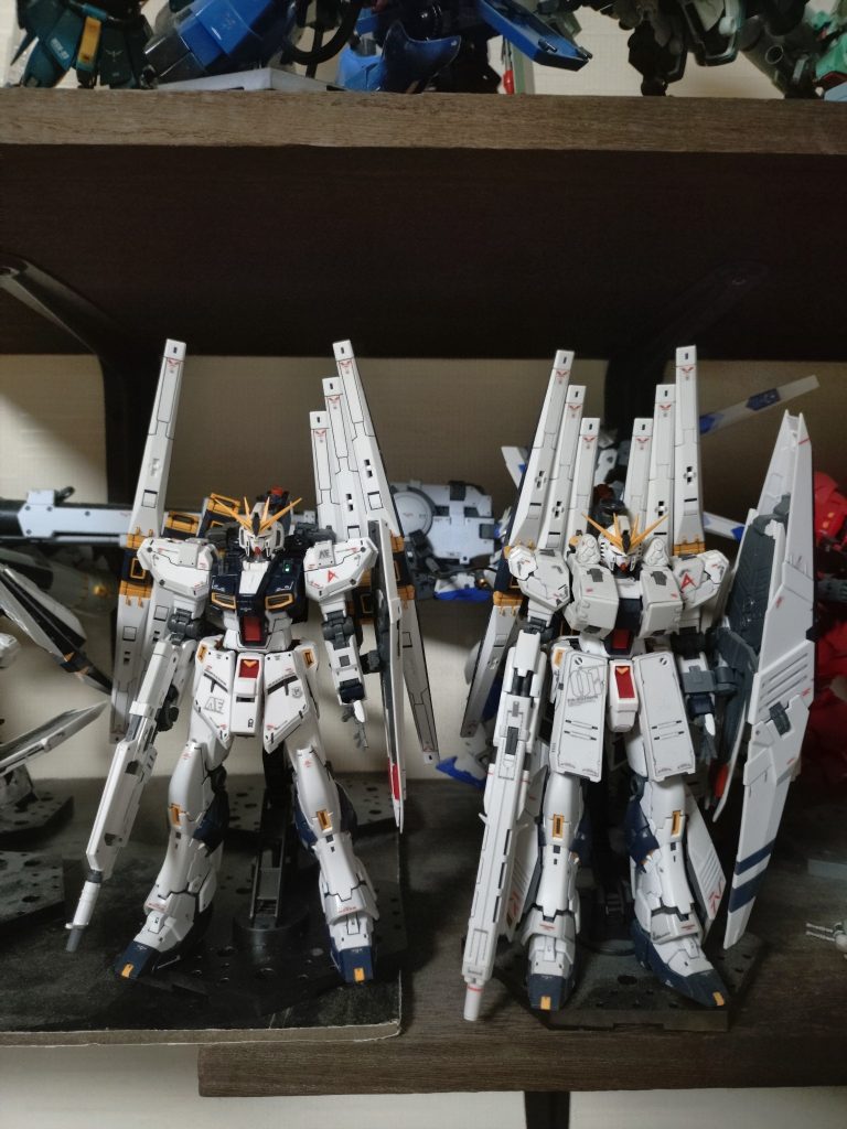 やっぱりνガンダムはイケメンで超カッコいいですね。コレで我が家にはHiν含め5機目のRGνガンダムです！(笑)