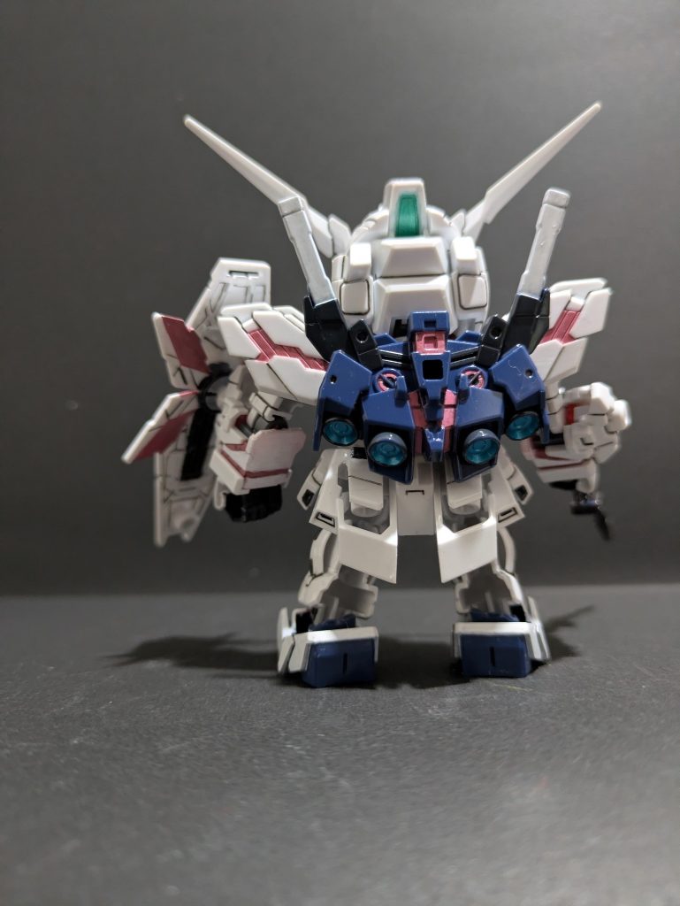 今回は手足とサーベルの白にサイコフレーム、バーニアやグリーン、ゴールド、グレー部分が塗装ですね！