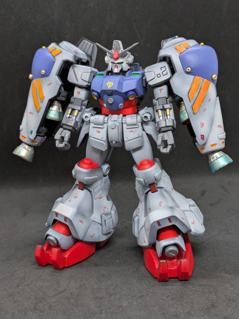 【星の屑作戦。宣戦布告】核兵器を搭載したガンダムを奪取したデラーズフリート。奪った試作2号機を背後に映し、指導者エギーユ・デラーズが地球連邦に宣戦布告する。「所謂『一年戦争』と呼ばれた『ジオン独立戦争』の終戦協定が偽りのものでありことは、誰の目にも明らかである。このガンダムは核攻撃を目的として開発されたものである。南極条約違反のこの機体が密かに開発された事実を以てしても、呪わしき連邦の悪意を否定でき得る者がおろうか。我々は三年間、待った。私は改めて地球連邦政府に対し、宣戦を布告するものである。ジーク・ジオン！」初めてジオン残党軍（彼らにとっては残党ではなく、一年戦争は継続している）はデラーズ・フリートという組織名を披露することとなる。そして、彼らの蜂起にスペースノイド達が続くであろうとー。