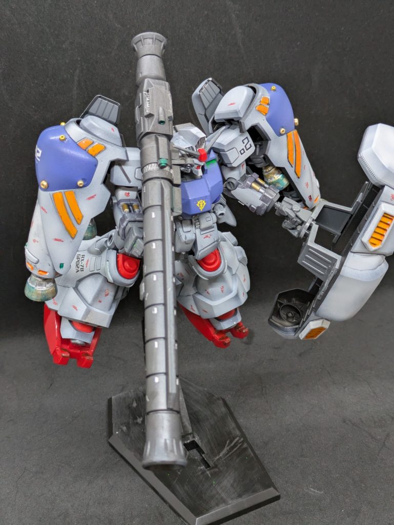 【星の屑の全貌】核弾頭の威力は凄まじく、観艦式参加の艦艇の3分の2を航行不能以上の損害を与えることになる。連邦軍艦隊はワイアット大将が戦死し、大混乱となり、ステファン・ヘボン少将が混乱を収拾することとなる。観艦式攻撃は成功した。しかし、デラーズ・フリートに2本目の矢は用意がない。だがこの観艦式襲撃は陽動でしかなかったのだ。デラーズ艦隊の分艦隊的役割としてシーマ艦隊が移送中のスペース・コロニー二基をジャックする。そして二基のコロニーを衝突させ、月面と地球に落下させるのが本命であった。この星の屑作戦の全容をデラーズから知らされたシーマ・ガラハウ中佐は「観艦式を予定通り挙行させ、新型ガンダムを強奪してその核で観艦式を攻撃、その間にコロニーを移動させ、衝突、落下させる・・・。まるで惑星直列のようなタイミングで・・・。頭がイカれているとしか思えないね。」だが、デラーズはガトーを信用する一点のみで、ここまで進めてきた。極め付けはガトーの実行力である。『くっ、やってくれるね、ガトー！』シーマは現状への苛立ちとガトーの任務遂行に舌打ちしながらも計画通りに事を進める。『なーに、まだどう転ぶか決まってはいないからね・・・』宇宙の蜻蛉と呼ばれるシーマ中佐の物語はまだ終わらないー。&nbsp;