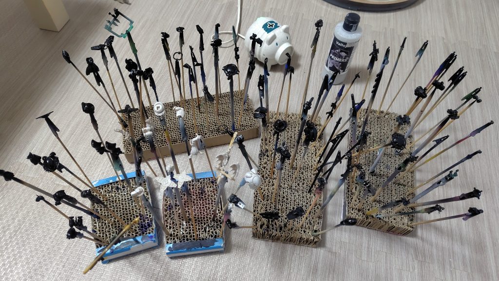 最後にアーティファクト2体とスペリオルディファイン2体の制作途中の写真です(gundam-kao6)ある程度組み立てて合わせ目消してる状態でこのパーツ数、、、やりがいあるわー(gundam-kao9)最後まで見ていただいてありがとうございました！