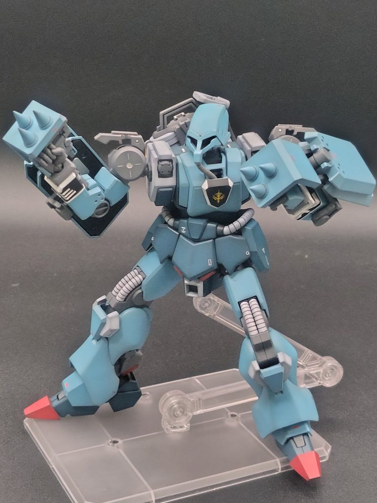 デカールはかなり少な目胸やシールドのマーキングデカールは元キットと同じのが無かったので、旧ジオンマークで代用