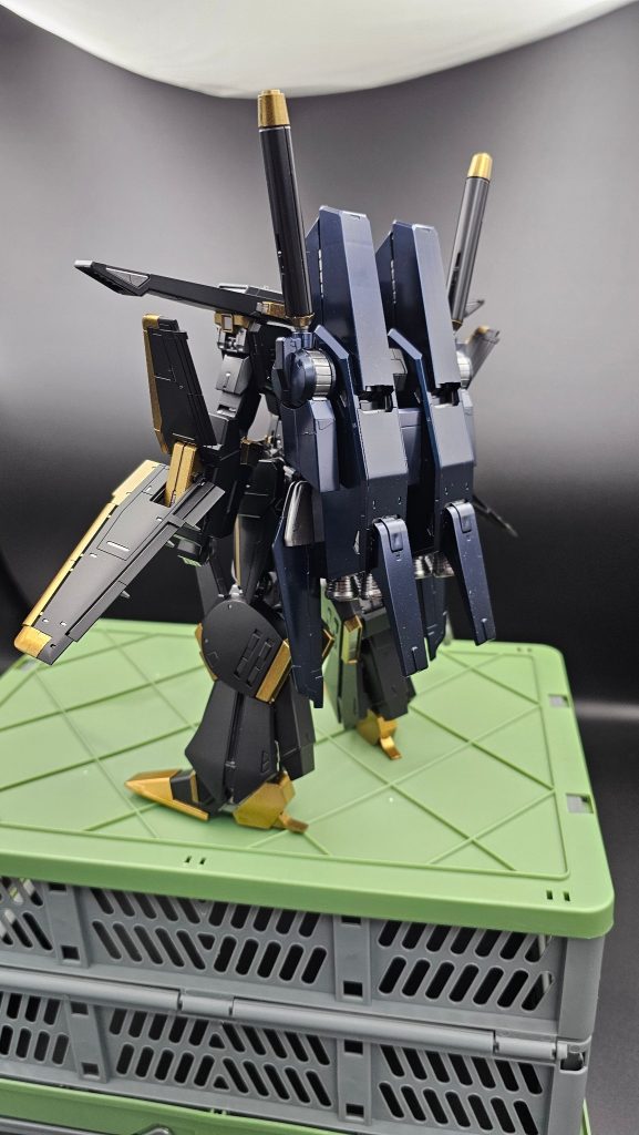 背面。バックパックはプリズムブルーブラック。以前作ったFAZZ と同じ色です。この色が一番のお気に入りになりますw