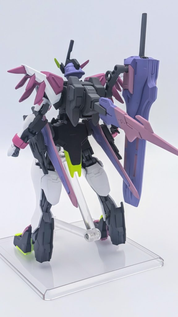 背面から。シュバルゼッテのガーディアンを持たせてますが、イメージはマルコシアスのメイスなので、打撃武器です(笑)