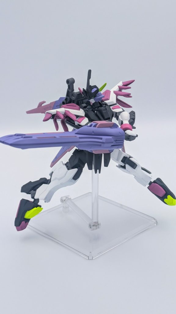 大剣で攻撃。ガンダムフレーム機なのでビットになるイメージは無いですが、ガーディアンそのままという発想力の敗北者です…。