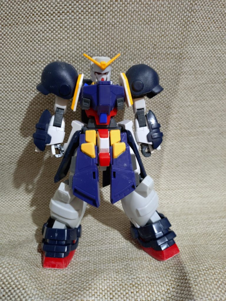 フルグランサの前アーマーと後ろアーマーを組み合わせてフロントアーマーを作成。