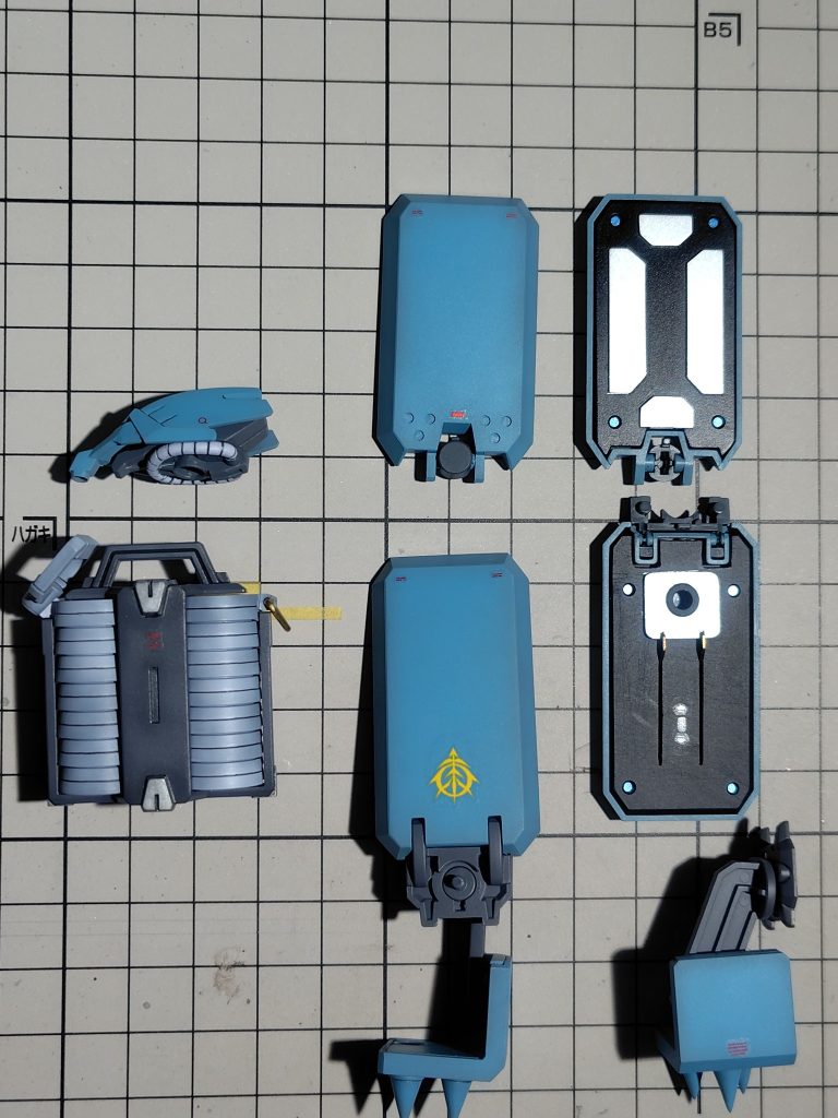シールド裏側が寂しかったので、プラ板などで裏打ちパーツを作ってみました