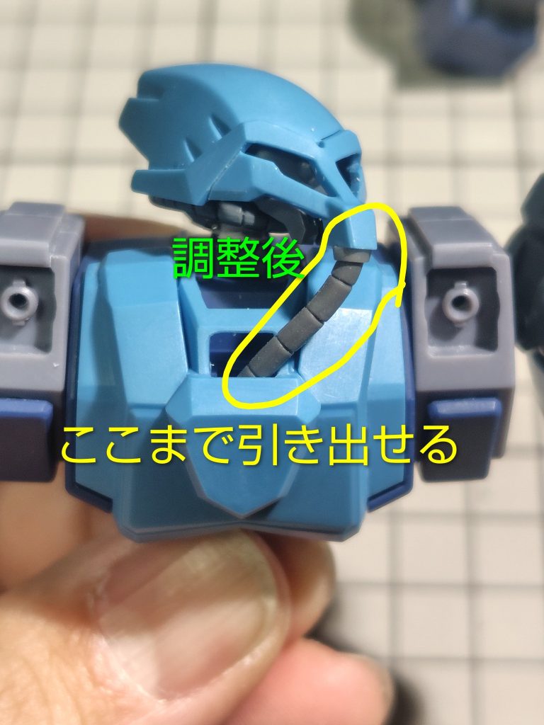 プラパイプを軟質チューブに変更したり、首パーツを別のオプションパーツの関節に置き換えたりして首も左右に振りやすくしました