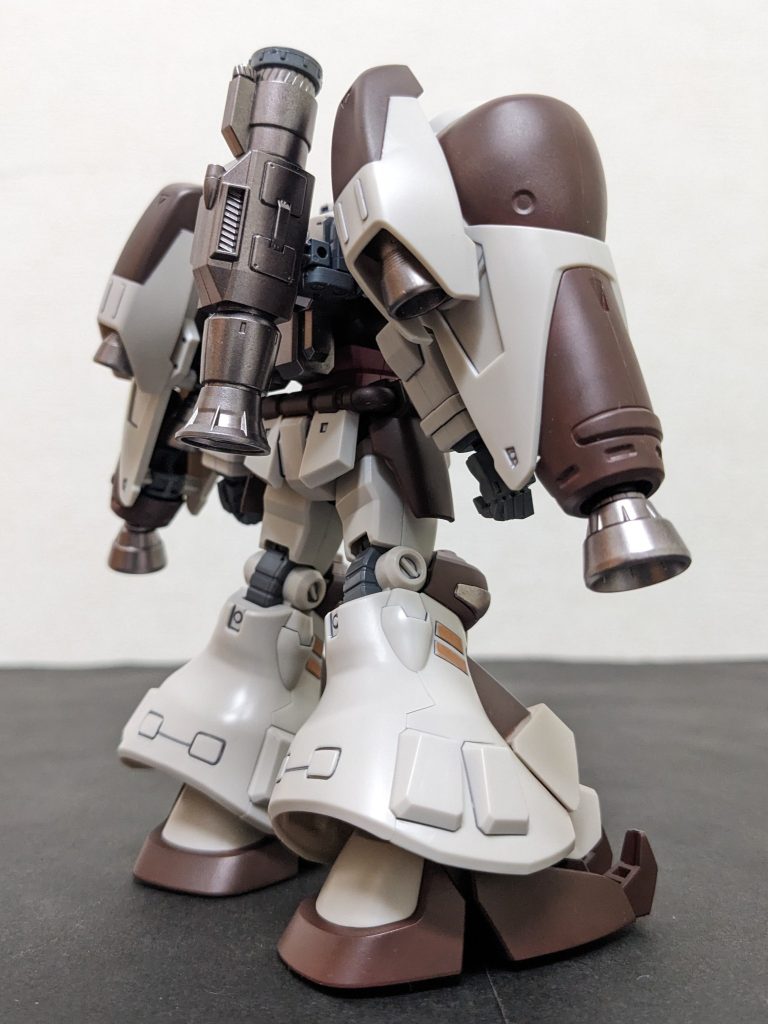 右側面キットの白部分の成形色がベージュっぽいので、それを最大限に活かす方向で、ブラウン系でまとめてみました😉