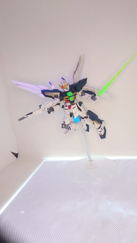ハイパービームソードを展開しつつ射撃ポーズ