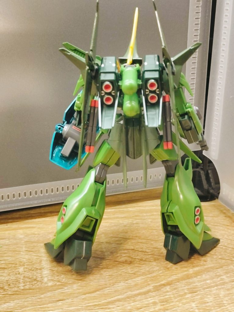 せめてもの償いとしてバックパックを袖付き風にしておいた