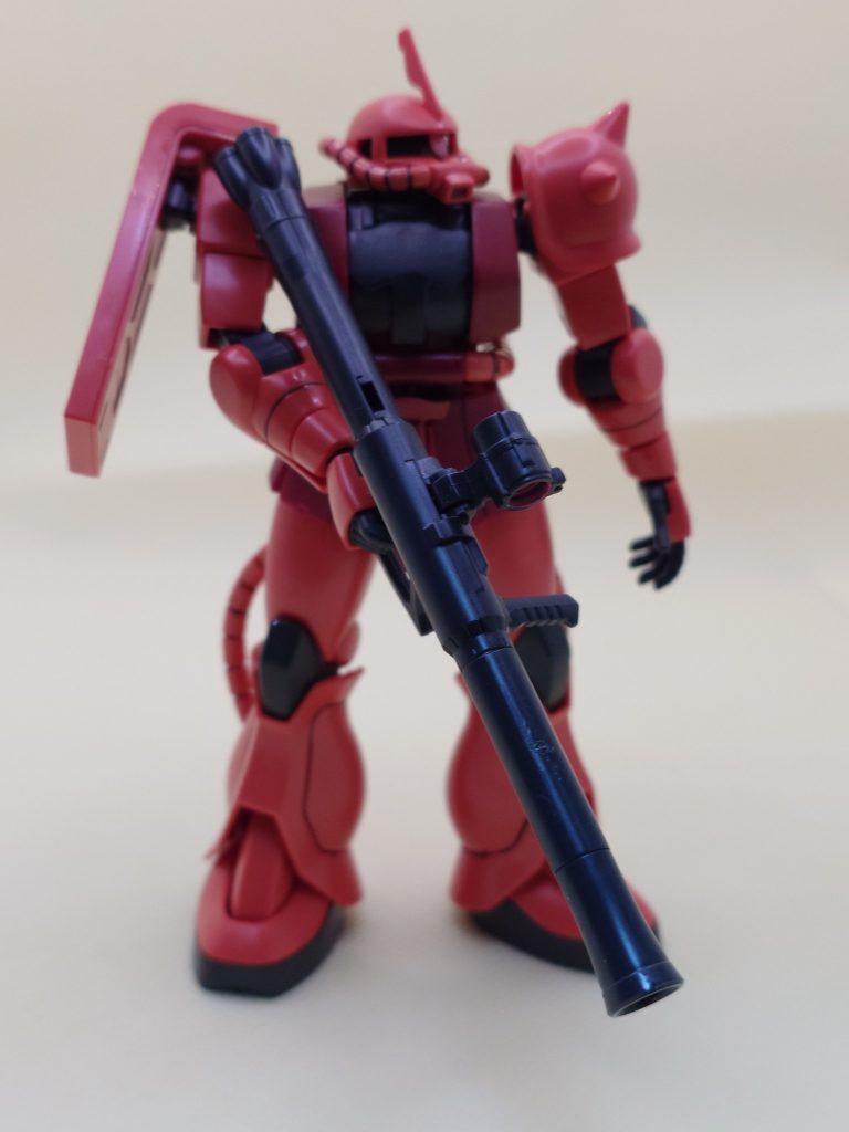 ピントがバズーカに合った感じで本体が見事なまでのピンボケです(zaku-kao9)&nbsp;