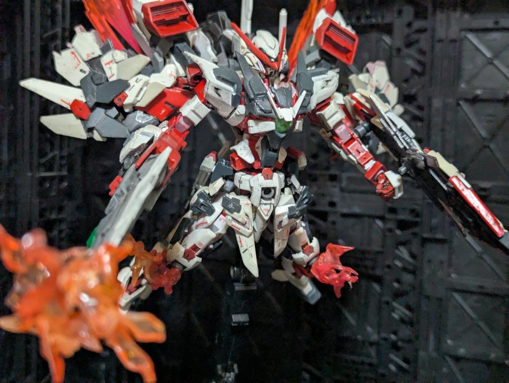 マーズジャケットのゲルググからガンダムへの変身に衝撃を受けて、自分のアストレイにも同様の換装システムを装備させたい一心で何とか形にできました。