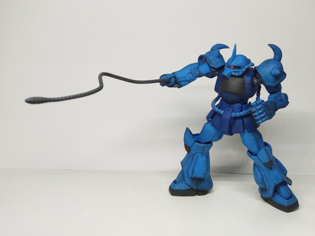 グフといえばのヒートロッド。軟質パーツで表情付けができます。相変わらずポージングのセンスが・・
