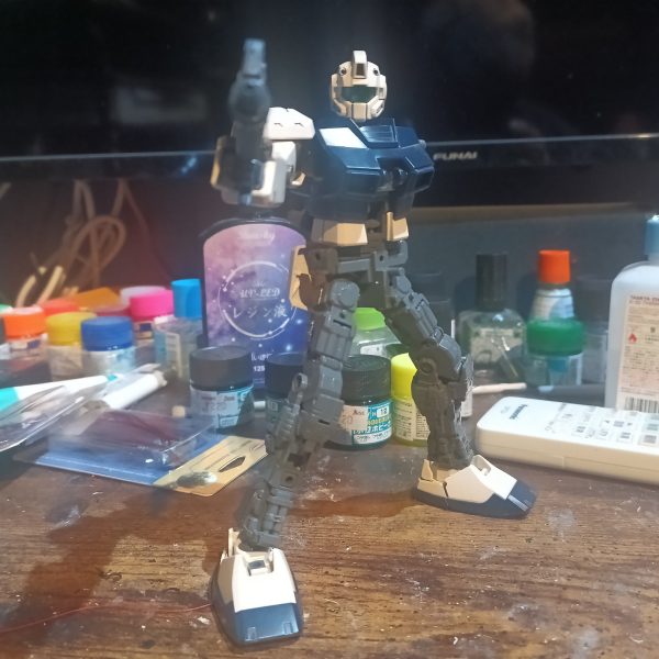 脚部のフレームはなんか組んだ事あるような気がすると思ったらRX-78のver.Kaの流用ですね☝️前回どんな配線か全く覚えてませんでしたが、うまく配線出来ました😅💦（2枚目）