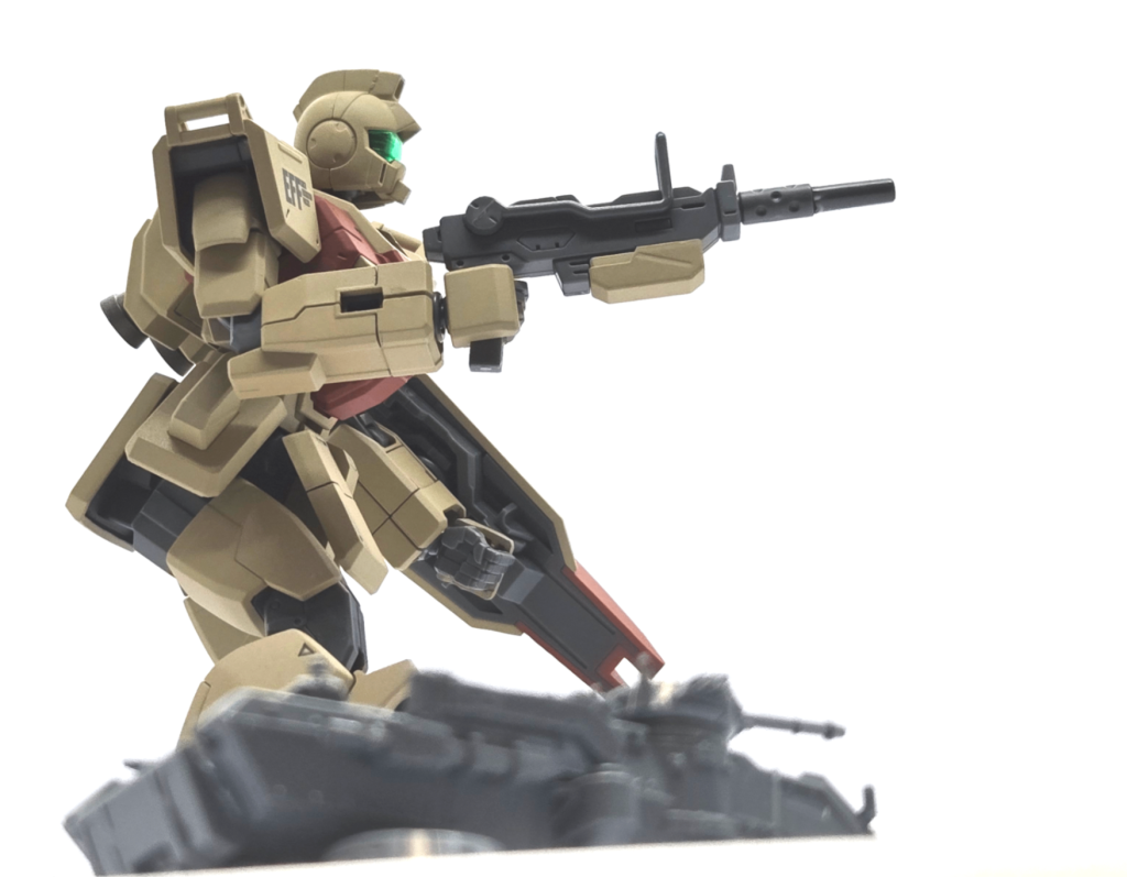重力戦線っぽい写真②陸戦型ジム単体だと巨大感がありませんが、ホバートラックを足元に置いて少し下から見上げるように撮るだけであら不思議、撮影ブースがオデッサに早変わり。