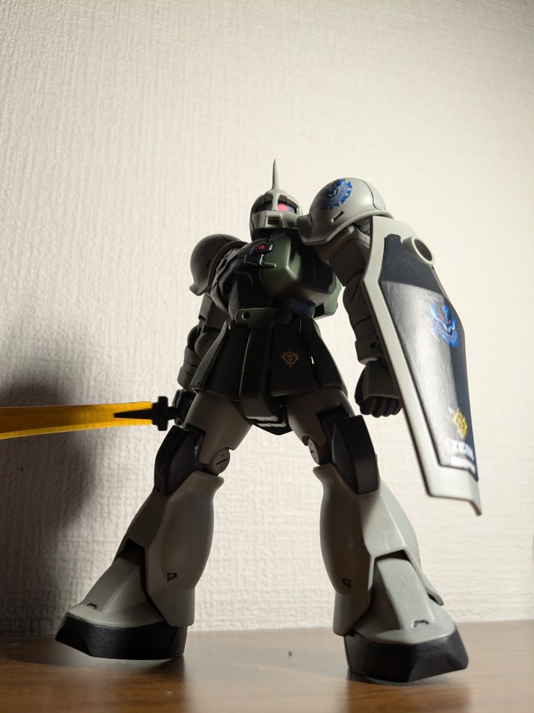 以上、ゲラート・シュマイザー専用ザクIでした。ところで新しい仕事が決まりそうなのですが…キャリアチェンジのうえに会社も社長も若くて、上手くいくか心配です。(現場系の仕事です)前途多難ですが、家族のためにも頑張ります。ガンプラもスローペースに続けます。ジーク・ジオン。
