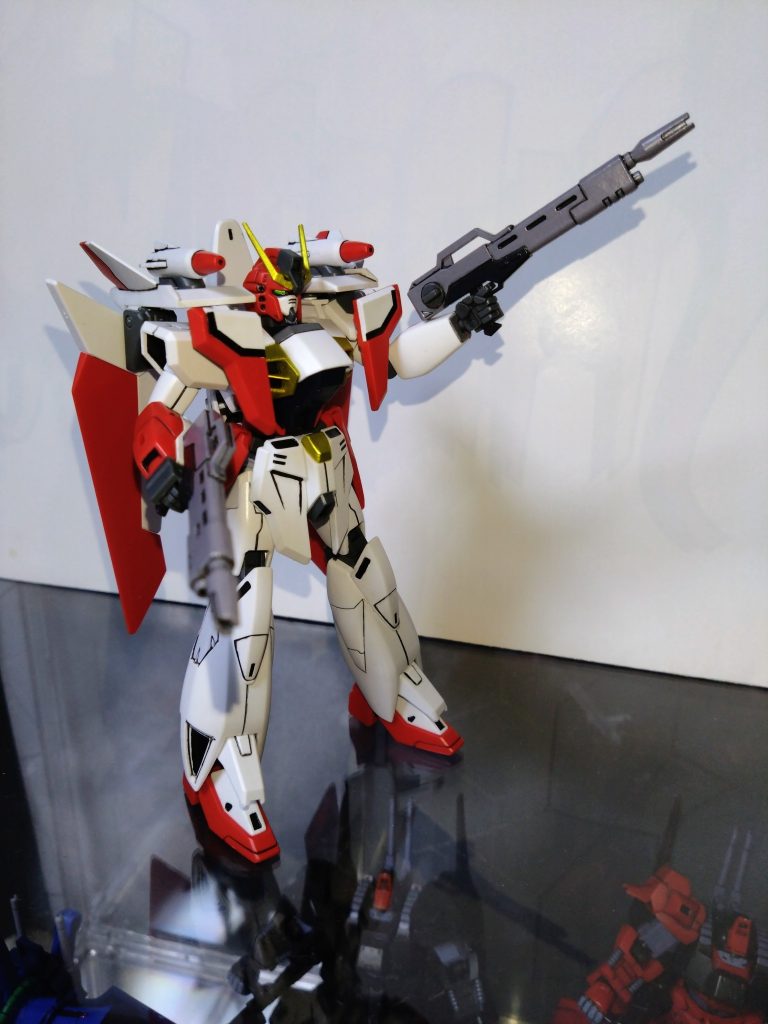 カメラアイにはMr.カラーのGXラフシルバー→GXメタルイエローグリーンを重ね塗りしました。