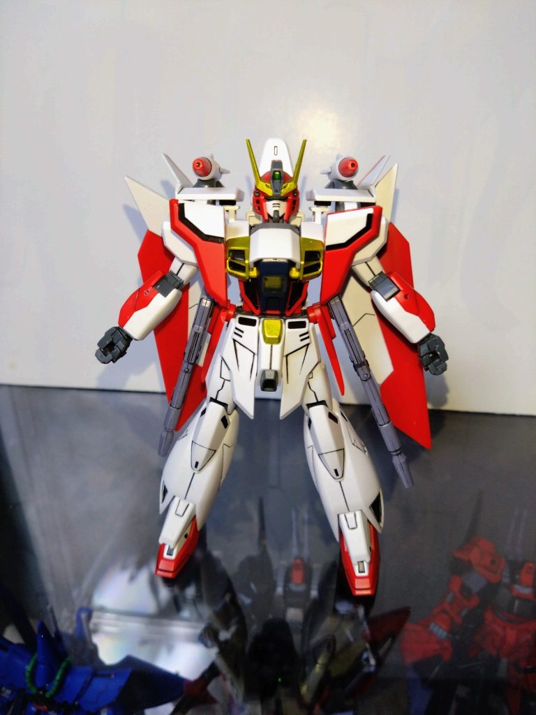 バスターライフルを腰のサイドアーマーにマウント出来ます。