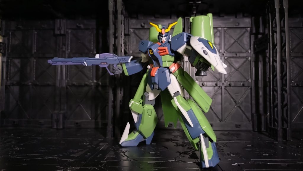 ビームライフルのパープルの部分はガンダムマーカーのメカグレーで部分塗装しました。割と似ている色だったのでよかったです。