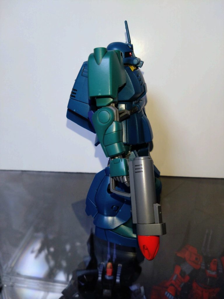 水性ホビーカラーはガンダムイエロー、ガンダムレッド、ブラック、ホワイト、赤鉄色、サーモンピンク、ティターンズブルー2、ガンダムルブリスウルグリーン、グレーバイオレット、メタルブラックを使用しました。