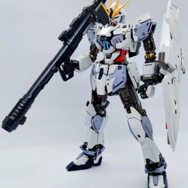 とっぴな思い付きで作業が増えいつ完成するかわからないガンプラのサグラダ・ファミリアとなりつつありますが、今日はバズーカを作成ユニコーンガンダムのバズーカを持たせられるようグリップをナラティブガンダムのものに置き換え延長工作等…保持力バッチリになりました平行してビームガドリングも制作中B装備の塗装も始まりました&nbsp;（2枚目）