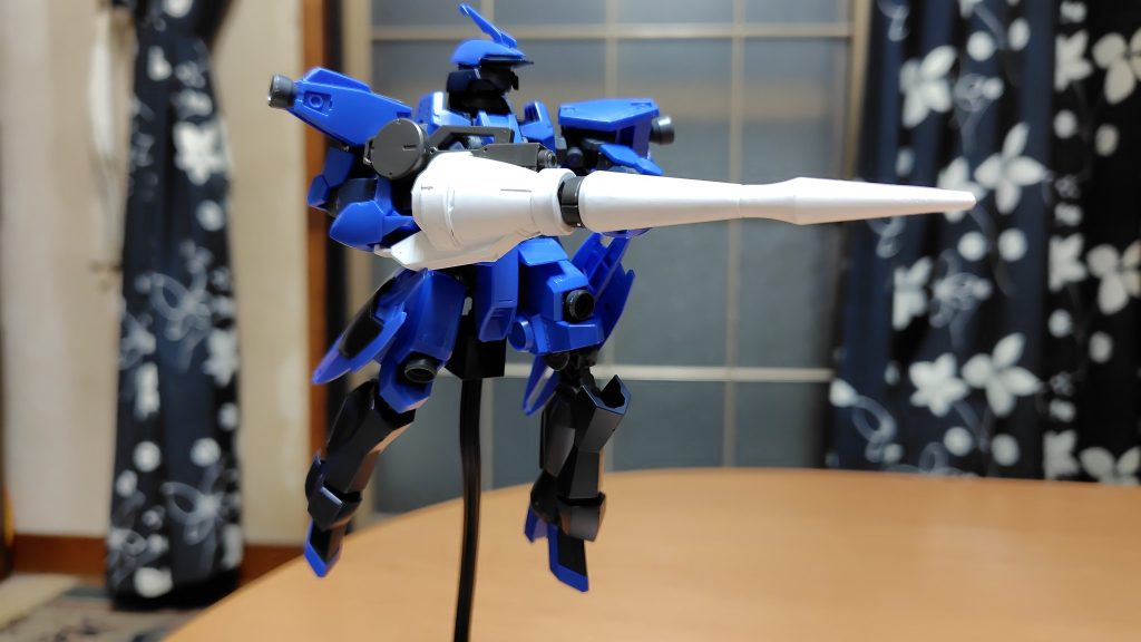 高出力スラスターでサブマシンガン装備の突撃鎗でナノラミネートアーマーを理論上貫く計算となってます。