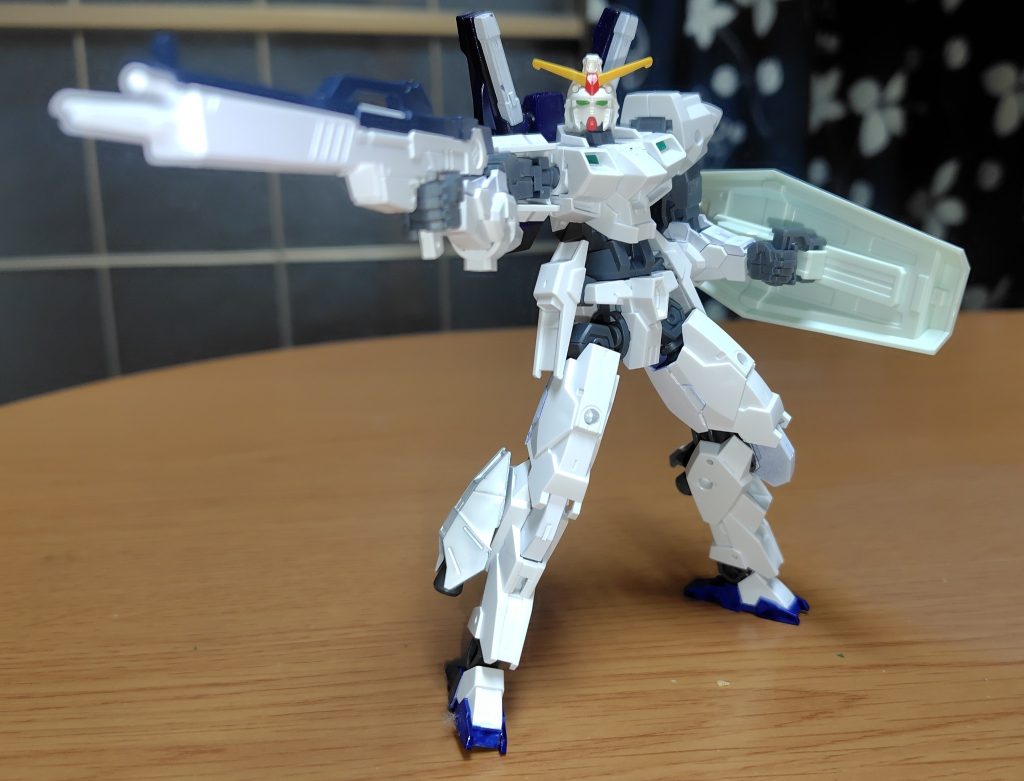 標準装備としてνのビームライフルとガンダムシールドを使用。