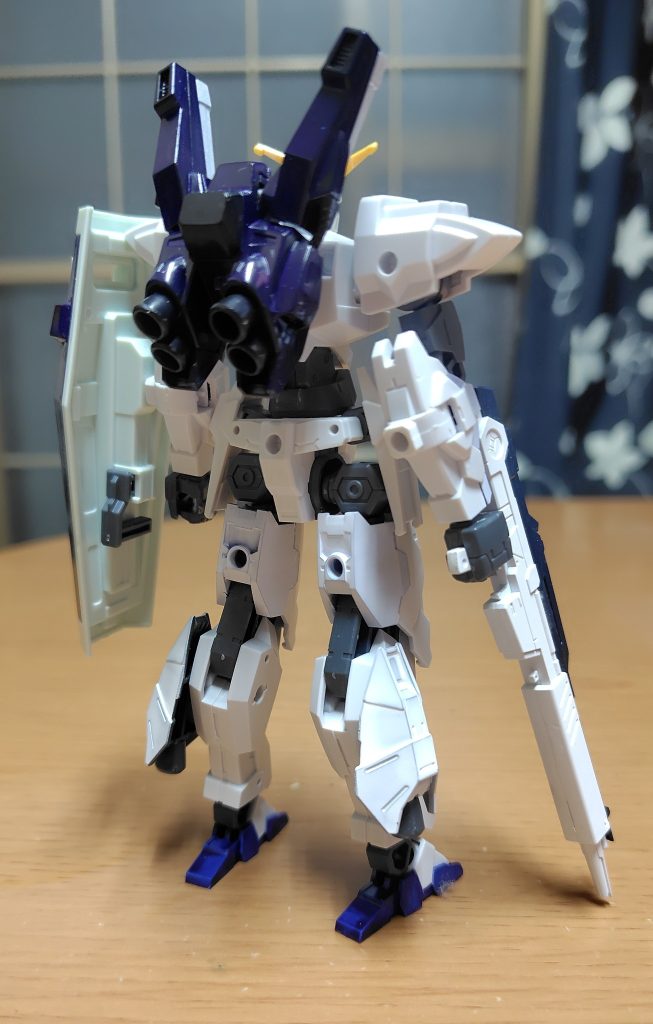 リア。試験機故か、所々フレームが剥き出しである。