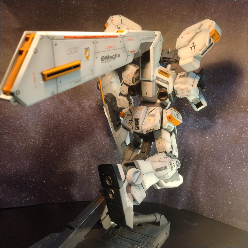 どれくらいスジ彫り入れて！デカールの色やデカールの大きさなど！貼る位置で細かく考えて貼りました！😄やりすぎます！やらなすぎず！な感じで製作してみました！😄