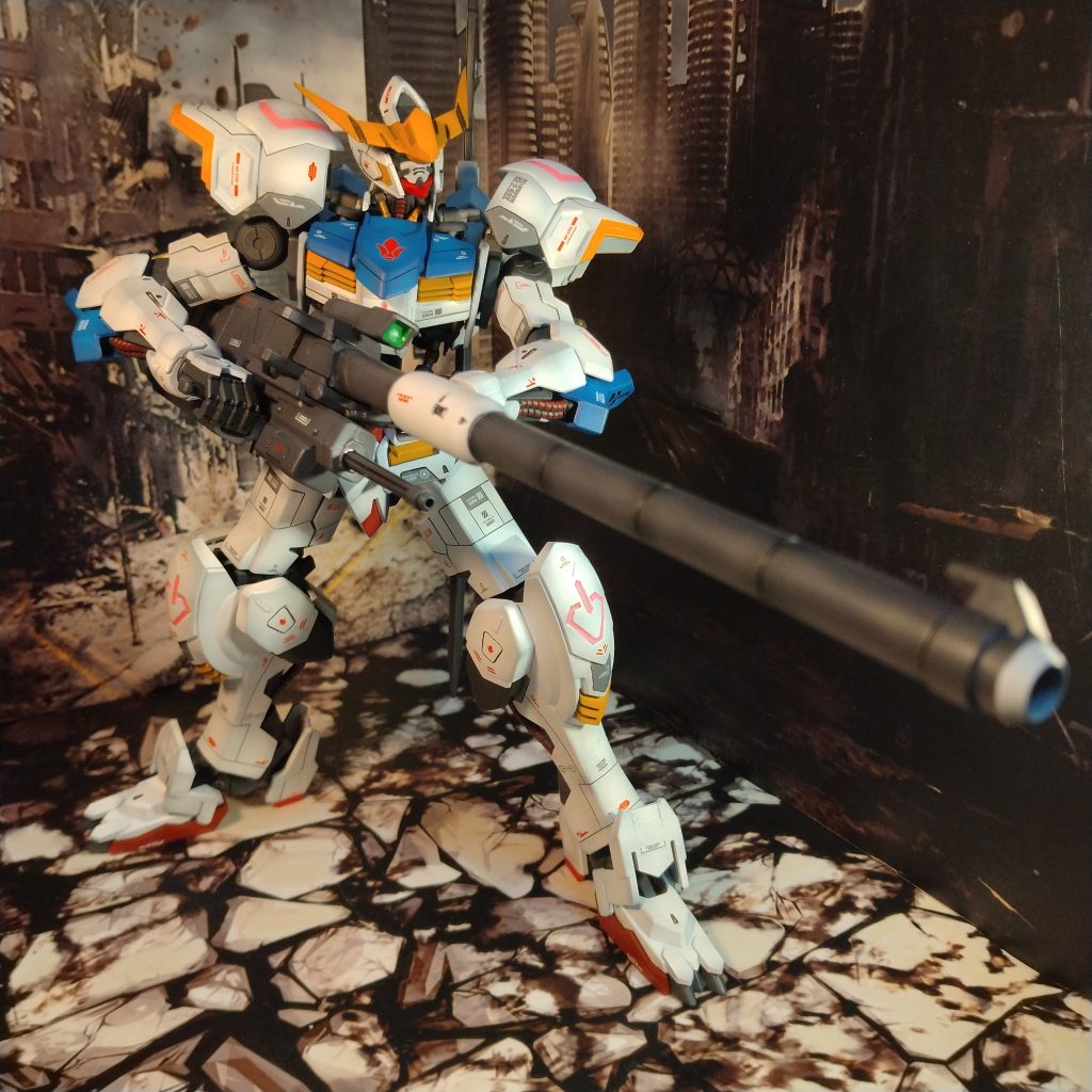 滑空砲は構えさせてますが！バックパックのアームは使ってません！😅塗装剥げしそうな気がしたので！😄