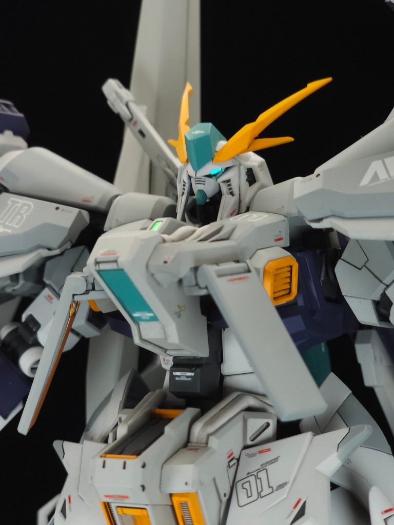 旧クスィーガンダムのキットを使ったので、ガンダムフェイスはEGνガンダムのものを移植しました！