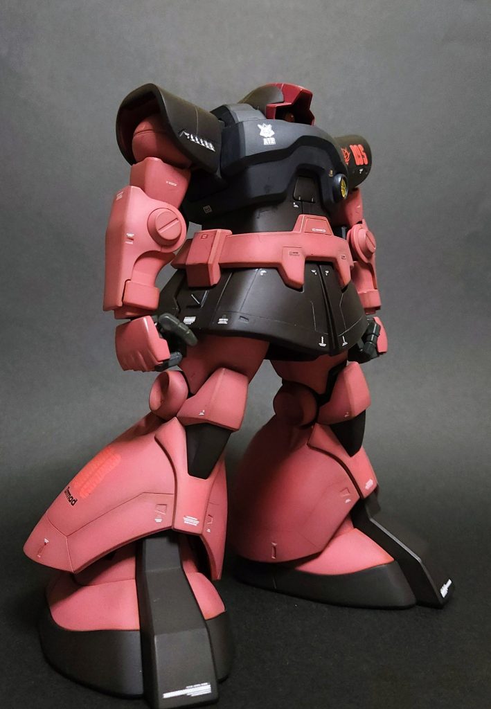 足スカートに大きくマーキングしたかったのでスジボリもスペース確保する方向で進めました。凄く気に入ってます♪