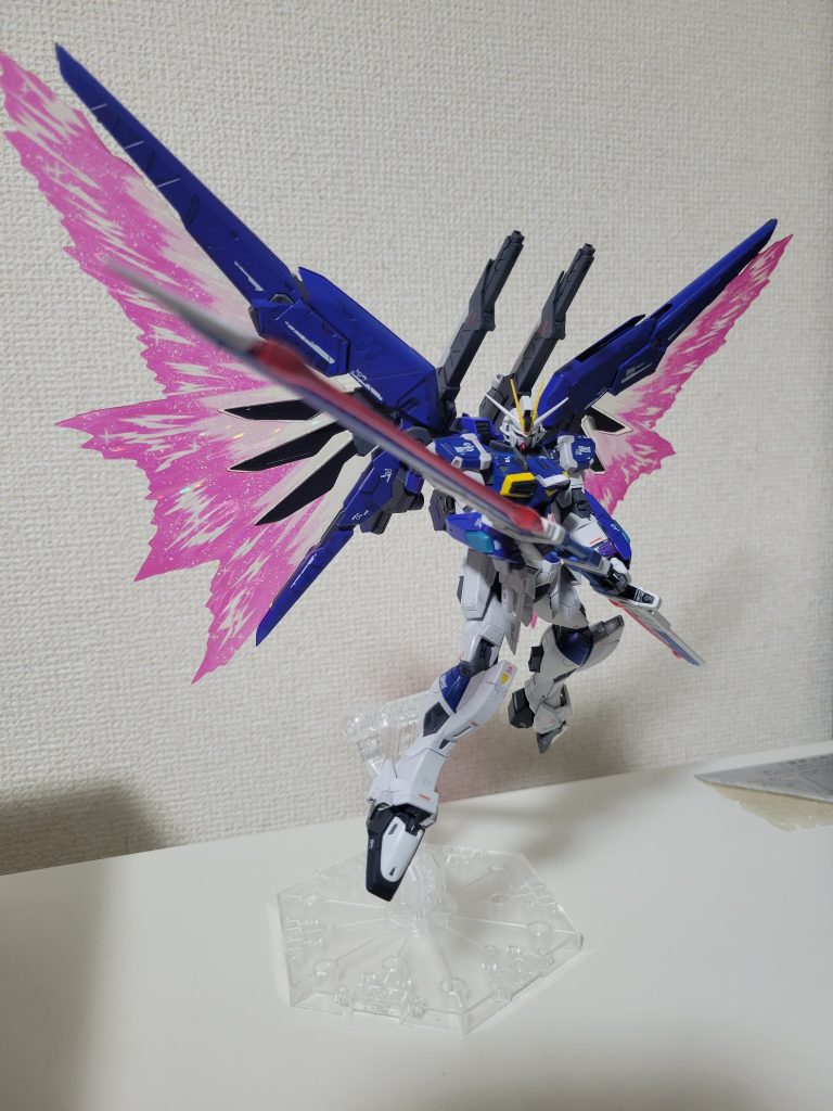実物はイイ感じなのですが写真がうまく撮れません🥲&nbsp;さて、次のガンプラを作りたいと思います。オレ達の戦いは終わらない…それでは、また🫡