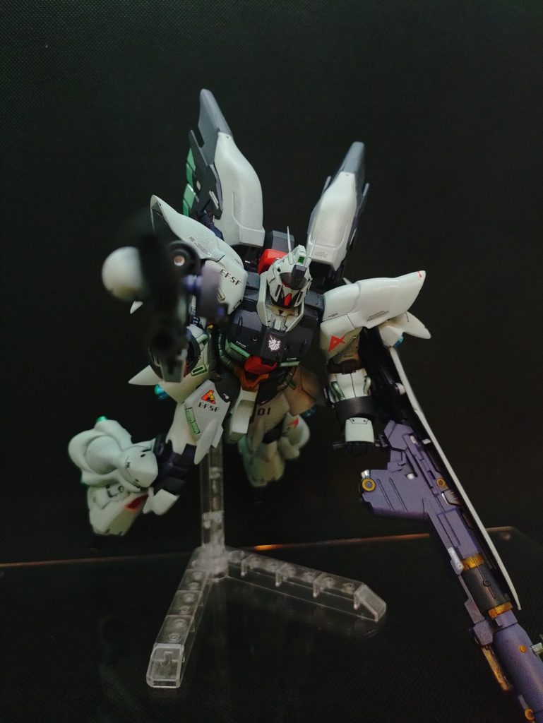 武装は以下の通り。頭部バルカン砲×2ライフル×1グレネード·ランチャー×1バズーカ·ランチャー×1ビーム·サーベル×2ビーム·アックス×2シールド×1
