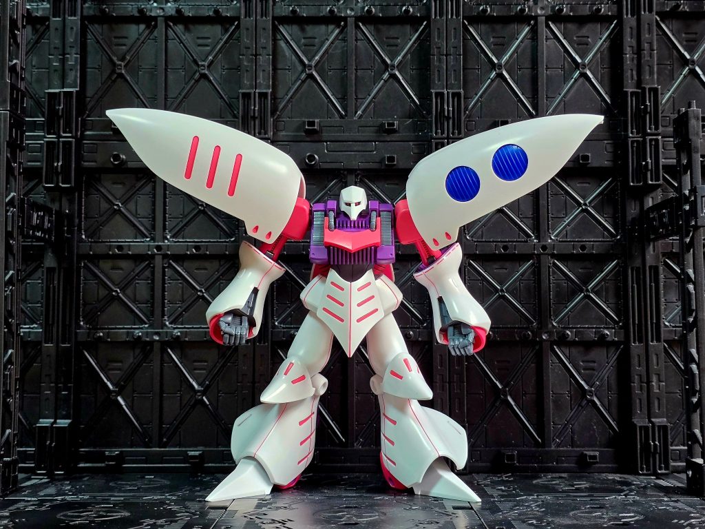 正面から。抜群のプロポーションと思う！マスターグレードも作ってみたいがどこにも売ってない…