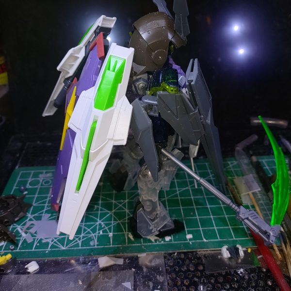 シナンジュ×リガズィも完成したので次何つくろー？と、考えた目の前に洗浄乾燥待ちの間にパチったデスサイズ（クリア）。そ〜いえばウイングゼロをFA化したなぁと思い出しデスサイズFA化計画発動！一通り組み終えたので洗ってサフって塗装···え？また塗装！？＼(^o^)／（6枚目）