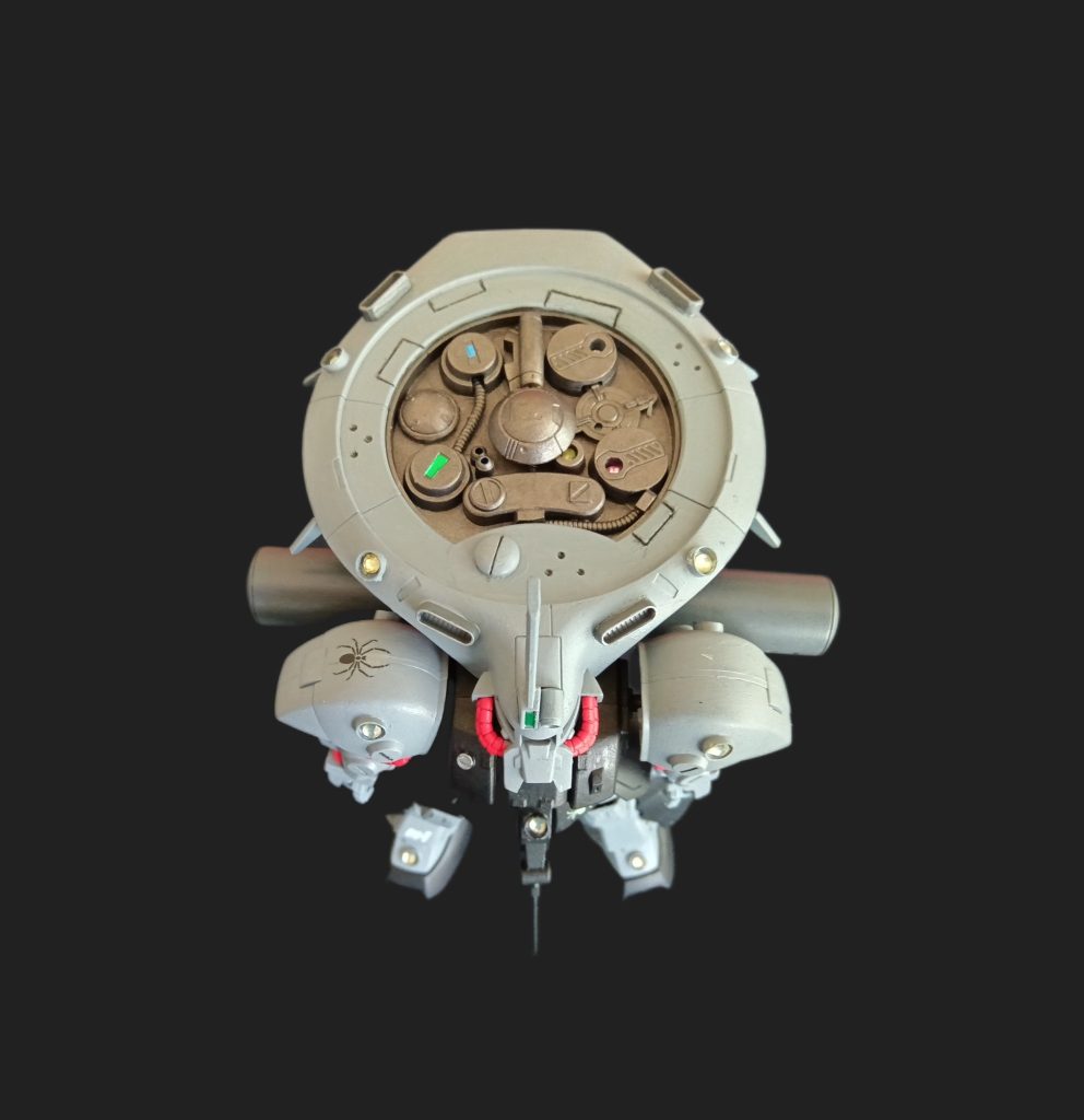 今回やりたかったのは脳内にメカを仕込む、ってだけでした(zaku-kao5)前回百目を製作した際は成型色的に気にならなかったのですが、パイプ部の軟質パーツに塗装が乗りづらく苦労しました。成型色白だったので…
