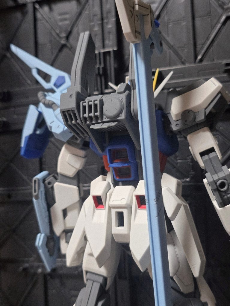 初期のストライクなのでバーニアの塗り分け大変でした。が、やはり楽しい